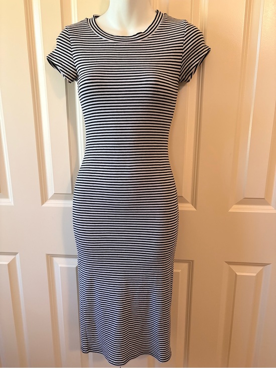 Derek Heart Dresses & Skirts - Derek Heart Black & White Striped Midi Dress, size M